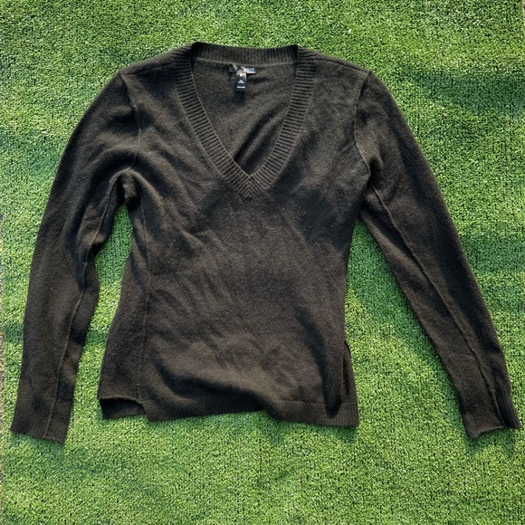 Aqua Sweaters - Aqua 100% Cashmere V-Neck Black Sweater, Size L